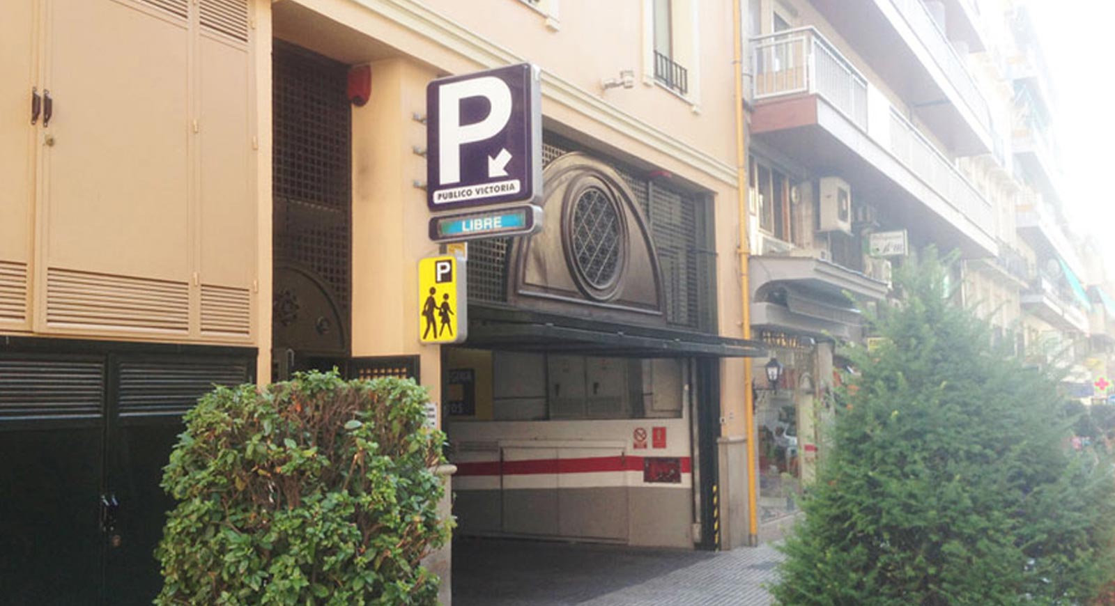 Entrada al Parking Victoria, Calle San Antón, 1 (Granada)