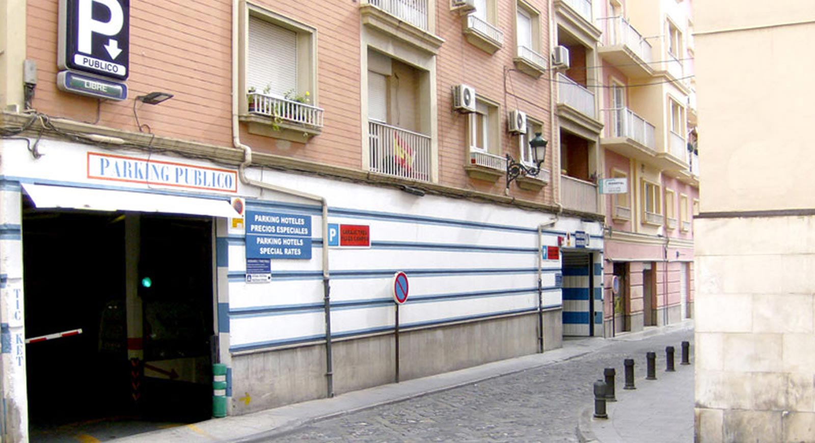 Entrada al Parking Plaza de los Campos, Granada