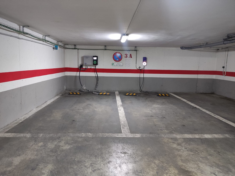Parking en el centro de Granada: Parking Victoria, cargadores vehículos eléctricos.